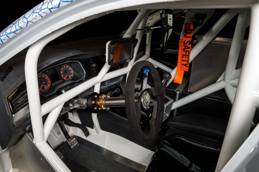Интерьер Volkswagen Jetta Bonneville Racer 2018 года  (фото 3 из 36)